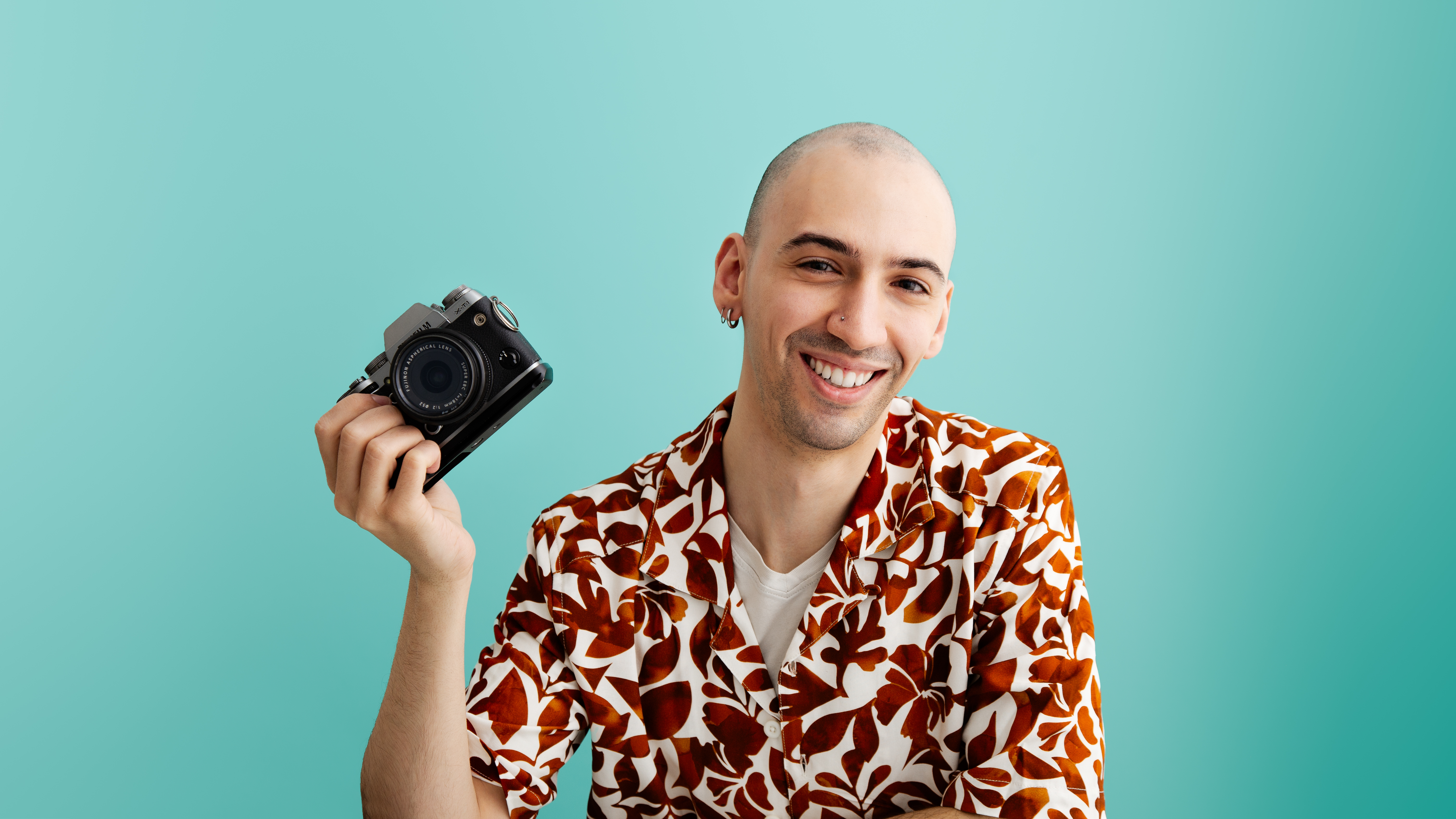 Nick Sourias preparing a macro photography setup